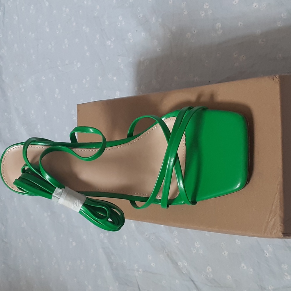 UNBRANDED. GREEN STRAPPY HEELS, SIZE 41/ 9.5